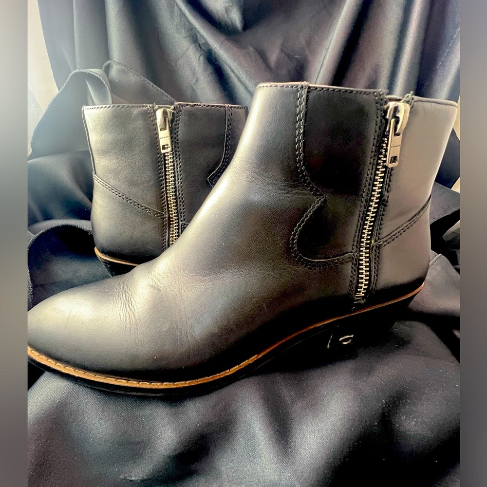 Coach DANI LTR ANKLE Boots light wear.. with original box. - Picture 2 of 5